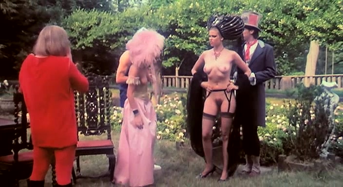 Alice In Wonderland Xxx Scenes - Alice in Wonderland- An X-Rated Musical Fantasy (1976) Cluset.com