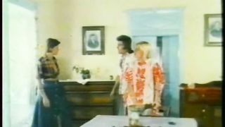 Gynaikes pou zitousane tin idoni